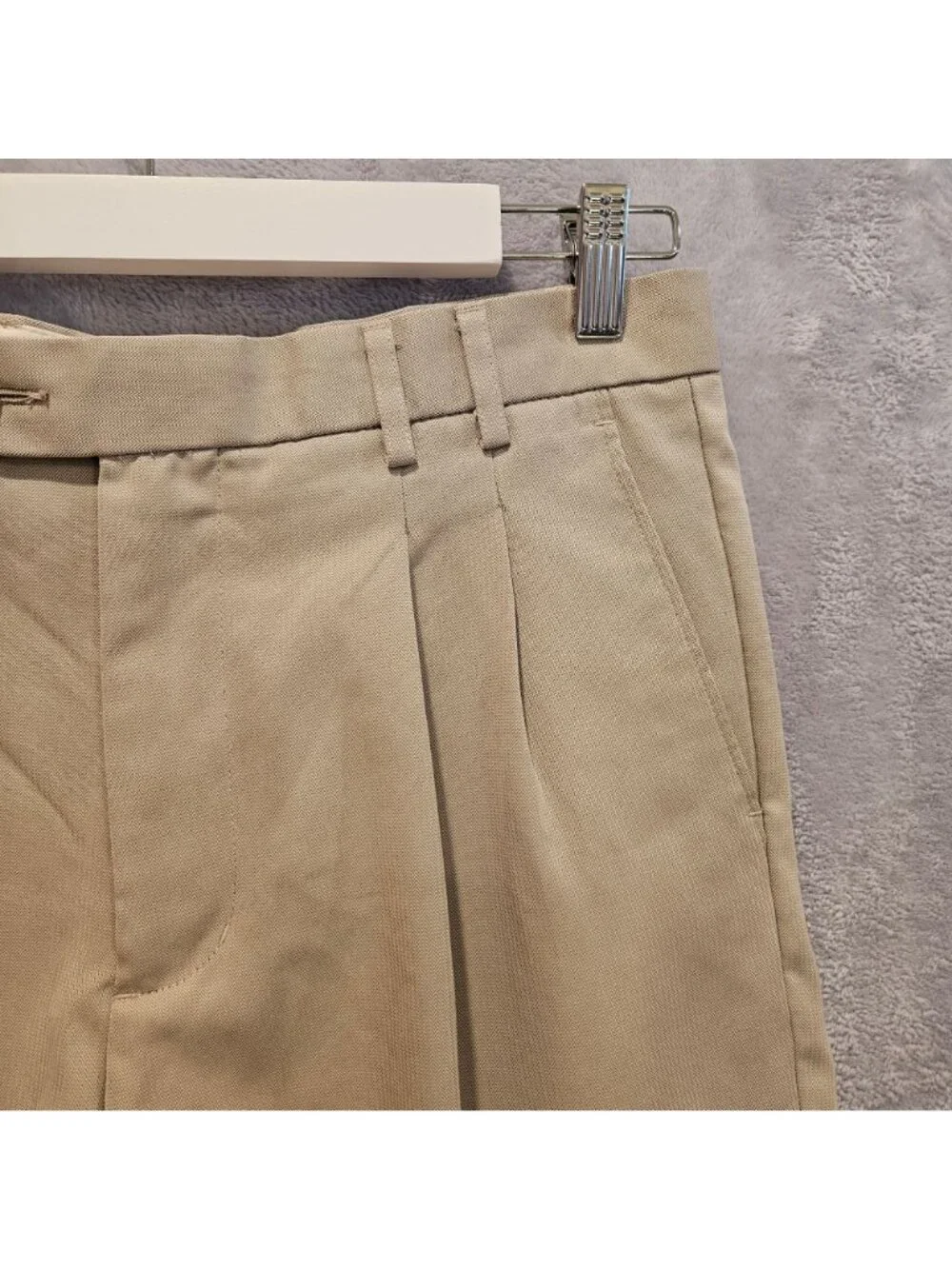 Cutter & Buck CB drytecl lux Shorts Mens 32 pleated Tan pleated golf business